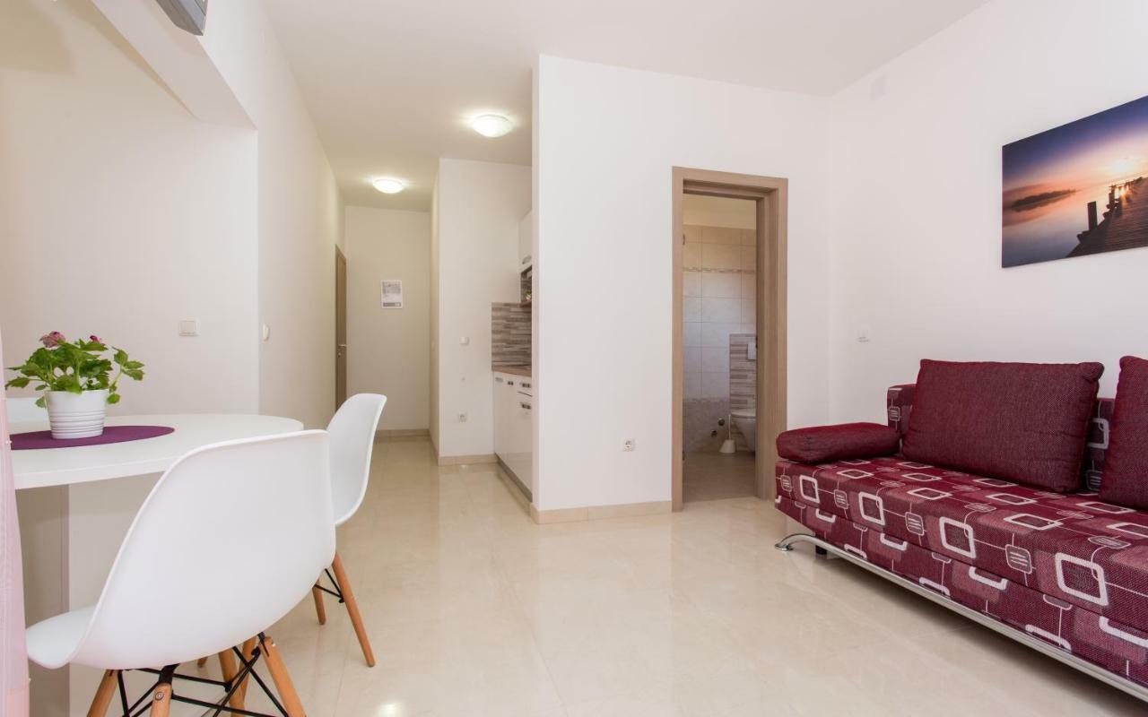 Apartments Mira Baška Eksteriør bilde