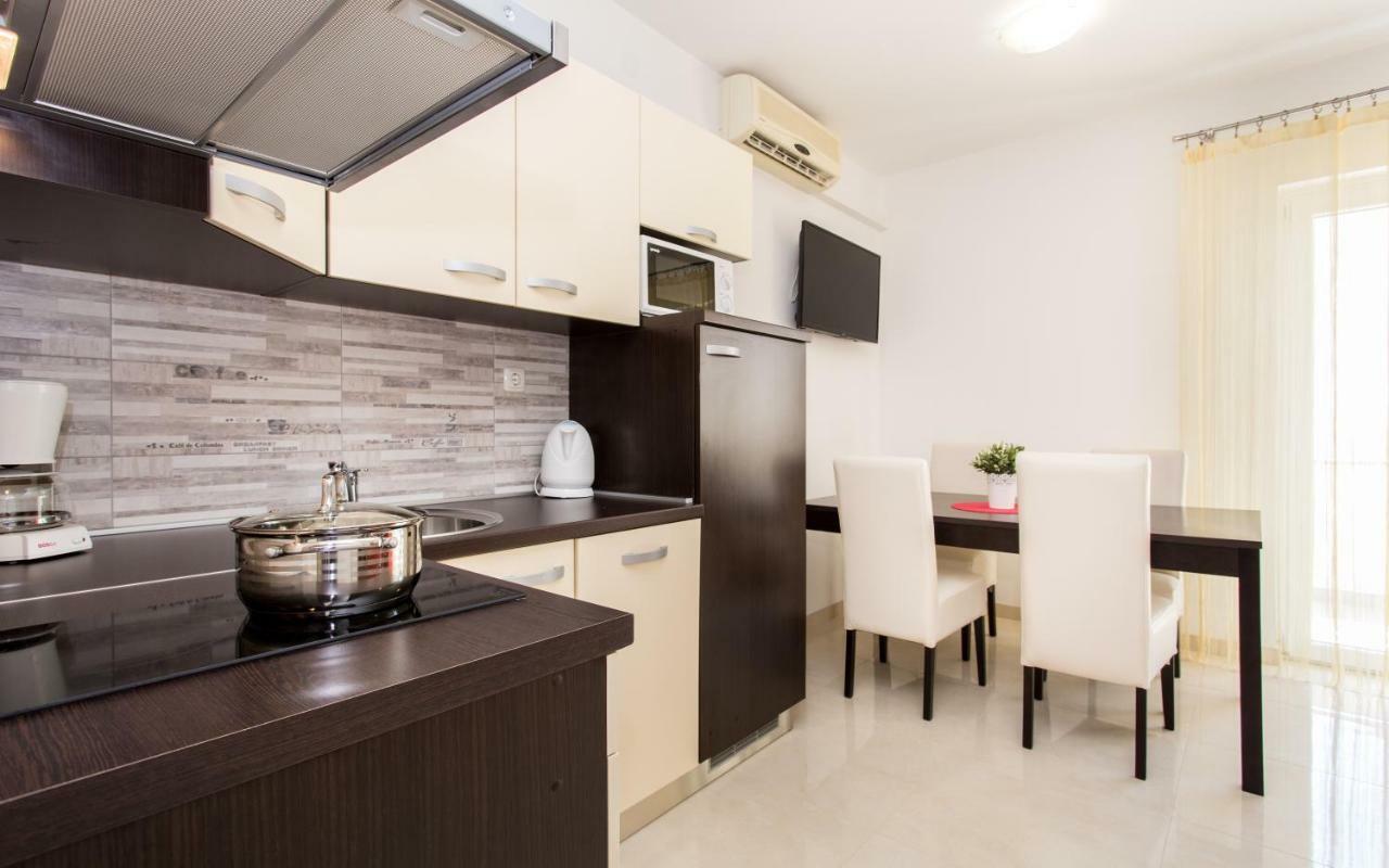 Apartments Mira Baška Eksteriør bilde