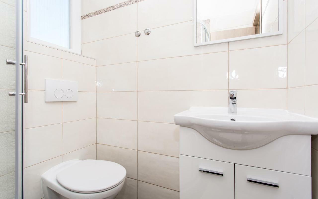 Apartments Mira Baška Eksteriør bilde