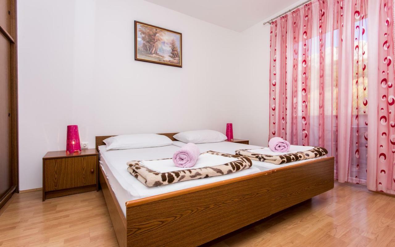 Apartments Mira Baška Eksteriør bilde