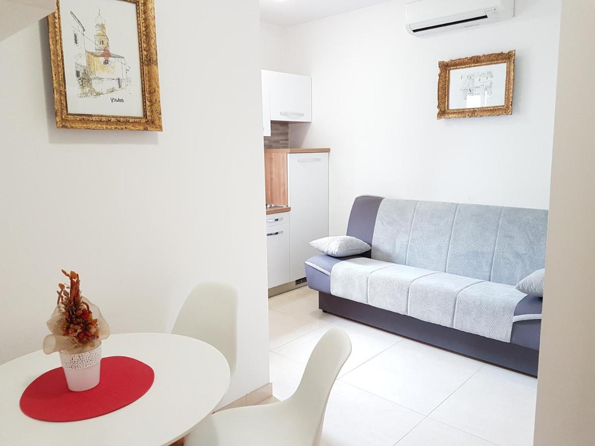 Apartments Mira Baška Eksteriør bilde